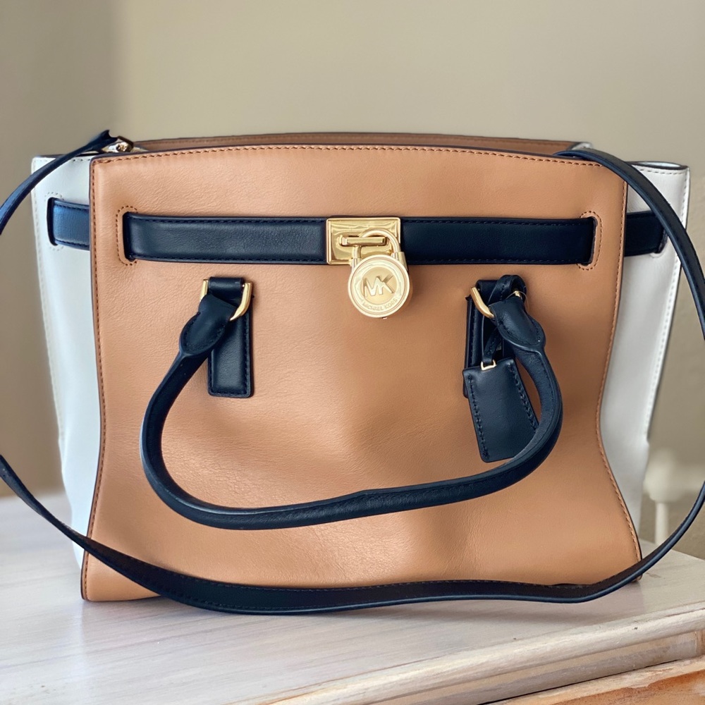 Michael Kors pre-owned Hamilton bag in tan with white color blocking